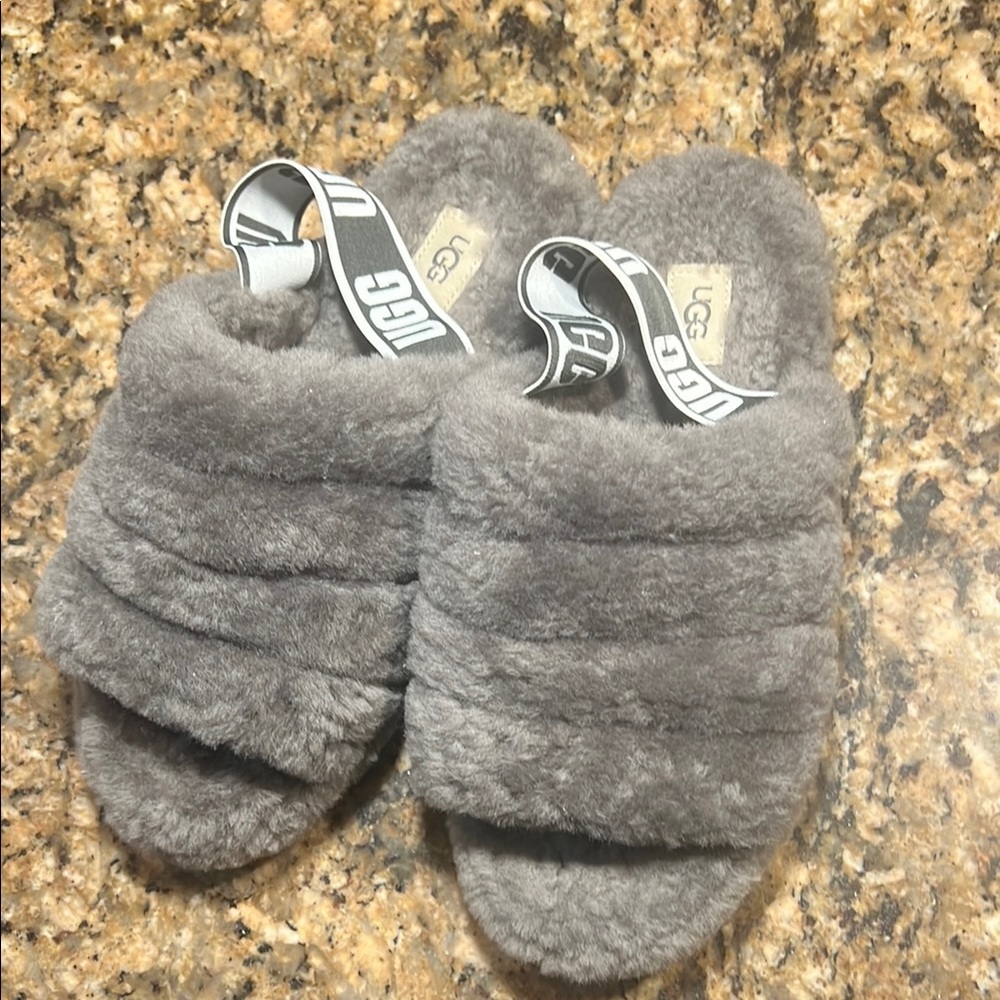 UGG Fluff Yeah Slide Slippers in Charcoal size 9